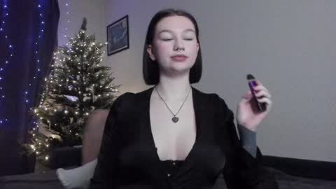 Snapshot of emmy_m00n chatting on 12.30.24 Emily Johny online show from 12.30.24