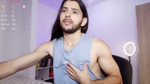 Snapshot of enzo_moretii chatting on 11.05.25 enzo_moretii online show from 11.05.25