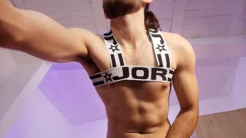 Snapshot of enzo_moretii chatting on 11.06.25 enzo_moretii online show from 11.06.25