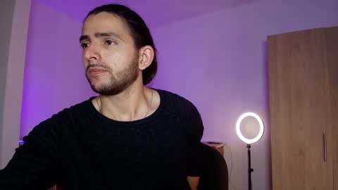 Snapshot of enzo_moretii chatting on 11.11.25 enzo_moretii online show from 11.11.25