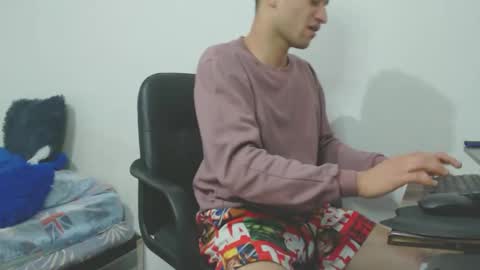 Snapshot of enzoyarack chatting on 10.06.25 enzoyarack online show from 10.06.25