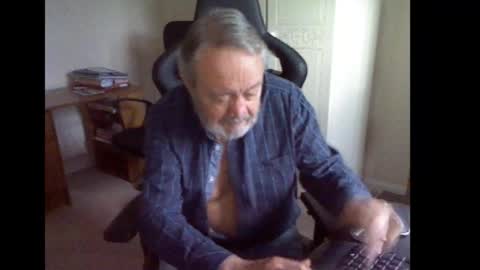 erasmus_d online show from 10.21.25