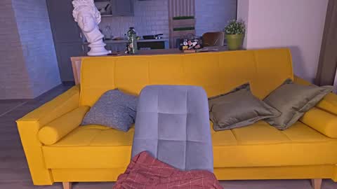 Snapshot of erectioneeering chatting on 01.05.25 Alissa online show from 01.05.25