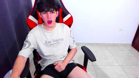 Snapshot of eren_tatakae chatting on 01.08.25 eren_tatakae online show from 01.08.25