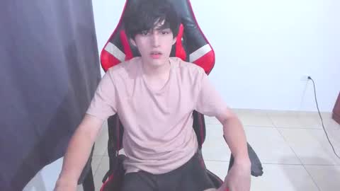 Snapshot of eren_tatakae chatting on 11.10.25 eren_tatakae online show from 11.10.25