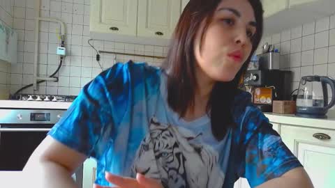 Snapshot of erikagloss chatting on 11.17.25 ErikaGloss online show from 11.17.25