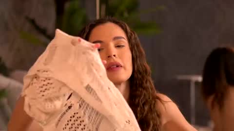 Snapshot of esmeainsley chatting on 03.05.25 Raluca online show from 03.05.25