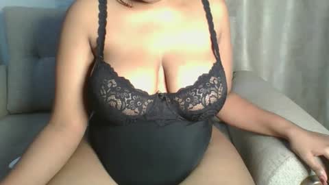 Esme online show from 10.17.25