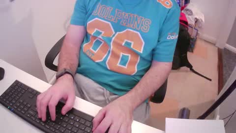 Snapshot of essex_wild chatting on 12.24.24 Morph online show from 12.24.24