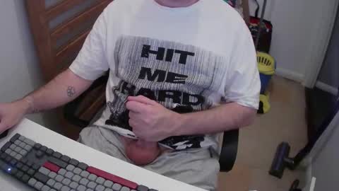 Snapshot of essex_wild chatting on 10.25.25 Morph online show from 10.25.25