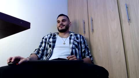 Snapshot of esteban_fer chatting on 01.12.25 Esteban Fernandez online show from 01.12.25