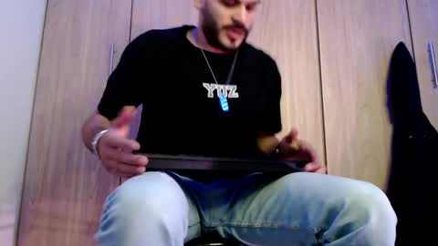 Snapshot of esteban_fer chatting on 01.18.25 Esteban Fernandez online show from 01.18.25