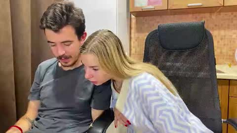 Snapshot of ester_vixen chatting on 10.10.25 Ester online show from 10.10.25