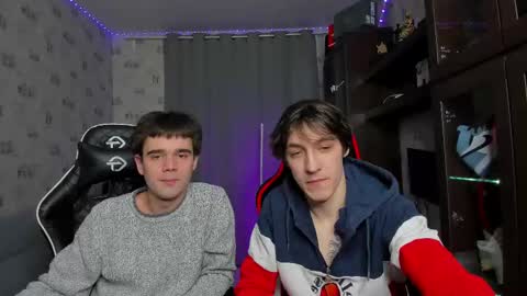 Snapshot of esthetics_boys chatting on 03.03.25 LOUIS online show from 03.03.25