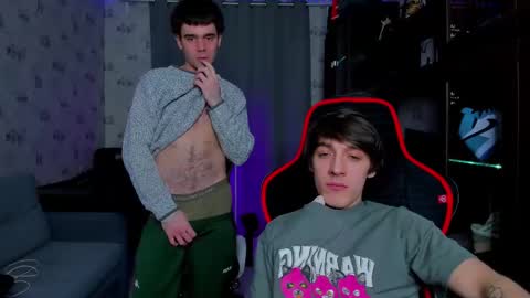 Snapshot of esthetics_boys chatting on 03.04.25 LOUIS online show from 03.04.25