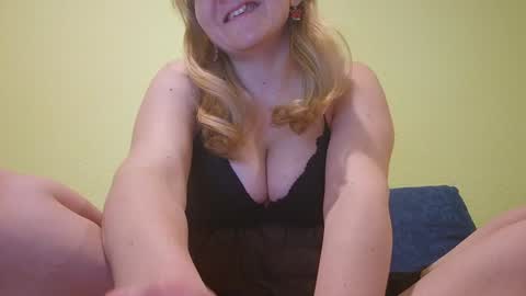 Snapshot of estrellawalters chatting on 01.25.25 estrellawalters online show from 01.25.25