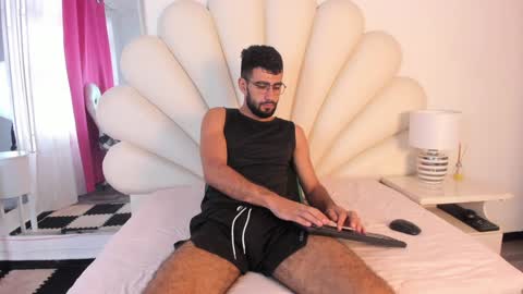 Snapshot of ethan__walker chatting on 01.31.25 Ethan online show from 01.31.25