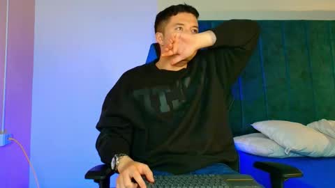 Snapshot of ethanconnor_ chatting on 10.18.25 ethanconnor_ online show from 10.18.25