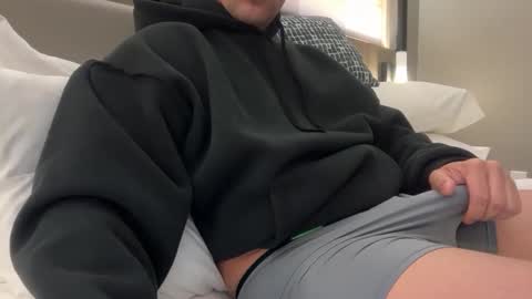 Snapshot of eu_dude chatting on 11.18.25 eu_dude online show from 11.18.25