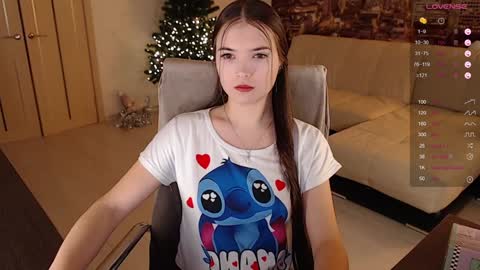 Snapshot of eva_davie chatting on 12.10.24 Eva online show from 12.10.24