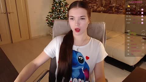 Snapshot of eva_davie chatting on 12.15.24 Eva online show from 12.15.24