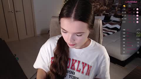 Snapshot of eva_davie chatting on 01.13.25 Eva online show from 01.13.25