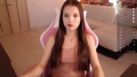 Snapshot of eva_davie chatting on 02.05.25 Eva online show from 02.05.25