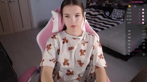 Snapshot of eva_davie chatting on 02.11.25 Eva online show from 02.11.25