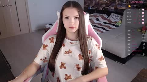 Snapshot of eva_davie chatting on 02.13.25 Eva online show from 02.13.25