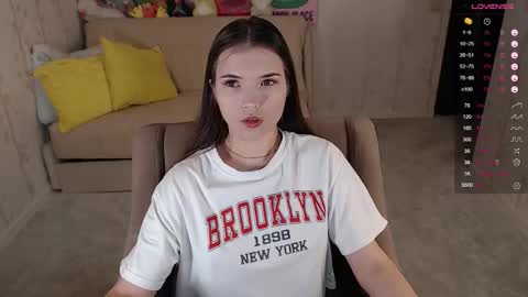 Snapshot of eva_davie chatting on 10.12.25 Eva online show from 10.12.25