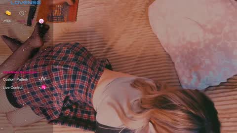 Snapshot of eva_gloss chatting on 12.10.24 Eva online show from 12.10.24