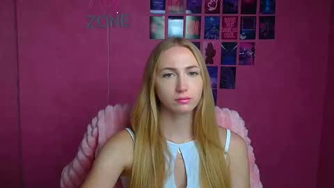 Snapshot of eva_oliviaa chatting on 10.16.25 Eva online show from 10.16.25
