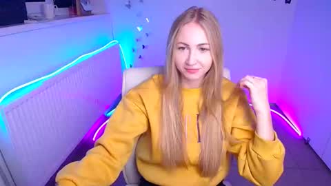 Snapshot of eva_oliviaa chatting on 10.18.25 Eva online show from 10.18.25