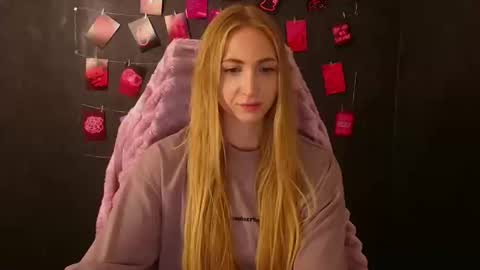 Snapshot of eva_oliviaa chatting on 10.20.25 Eva online show from 10.20.25