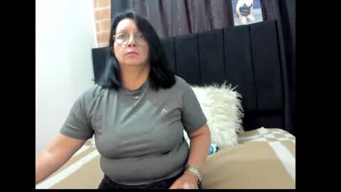 Snapshot of evaaross chatting on 01.12.25 Eva online show from 01.12.25