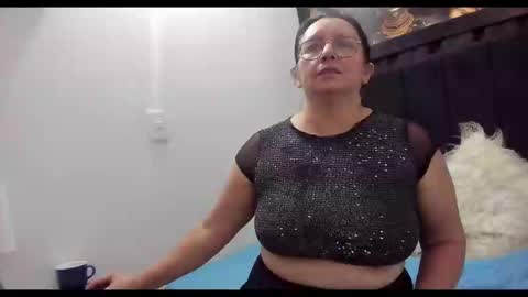 Snapshot of evaaross chatting on 02.11.25 Eva online show from 02.11.25