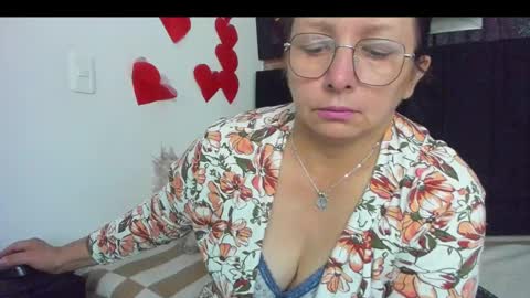 Snapshot of evaaross chatting on 03.04.25 Eva online show from 03.04.25