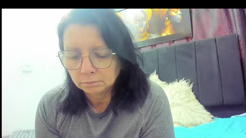 Snapshot of evaaross chatting on 10.26.25 Eva online show from 10.26.25