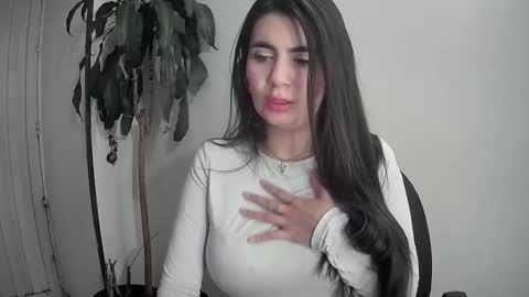 Snapshot of evacollins12 chatting on 12.18.24 evacollins12 online show from 12.18.24