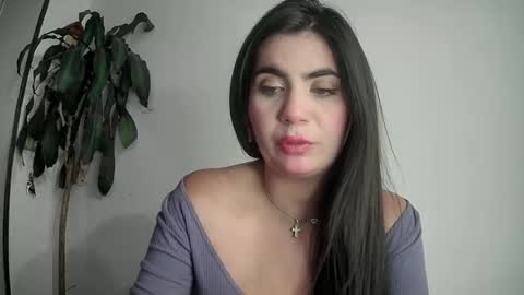 Snapshot of evacollins12 chatting on 01.28.25 evacollins12 online show from 01.28.25