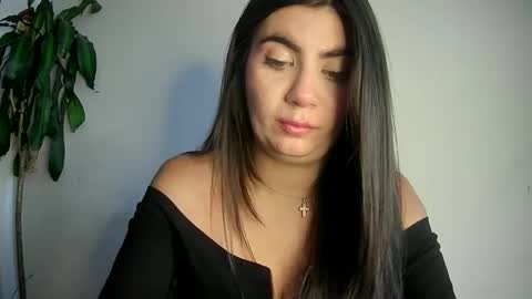 Snapshot of evacollins12 chatting on 01.28.25 evacollins12 online show from 01.28.25
