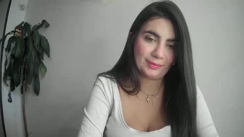 Snapshot of evacollins12 chatting on 02.17.25 evacollins12 online show from 02.17.25
