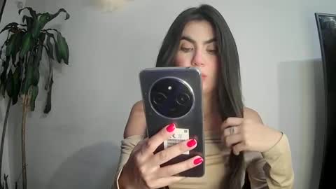 Snapshot of evacollins12 chatting on 03.12.25 evacollins12 online show from 03.12.25