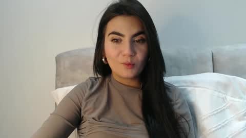 Snapshot of evacollins12 chatting on 10.27.25 evacollins12 online show from 10.27.25