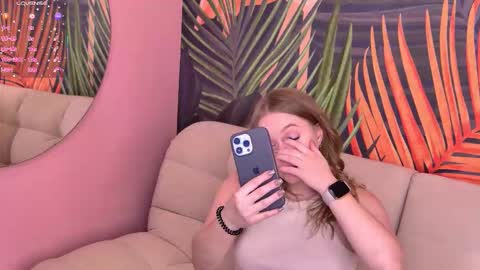 Snapshot of evahariss1 chatting on 10.24.25 evahariss1 online show from 10.24.25