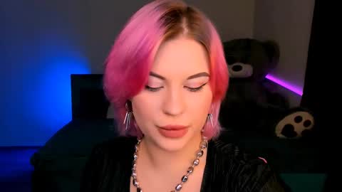 Snapshot of evaharve chatting on 01.12.25 Eva online show from 01.12.25