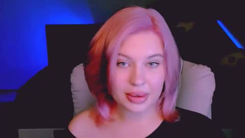 Snapshot of evaharve chatting on 09.18.25 Eva online show from 09.18.25