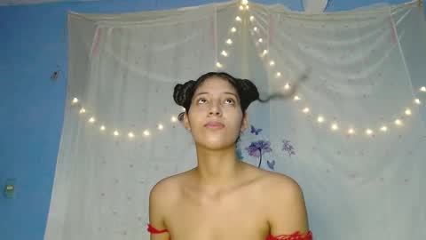 Snapshot of evaluna_horny_ chatting on 12.22.24 evaluna horny  online show from 12.22.24