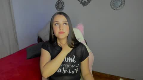 Snapshot of evans_hailey_15 chatting on 02.15.25 hailey online show from 02.15.25