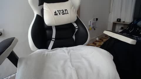 Snapshot of evans_king chatting on 01.09.25 Evan online show from 01.09.25